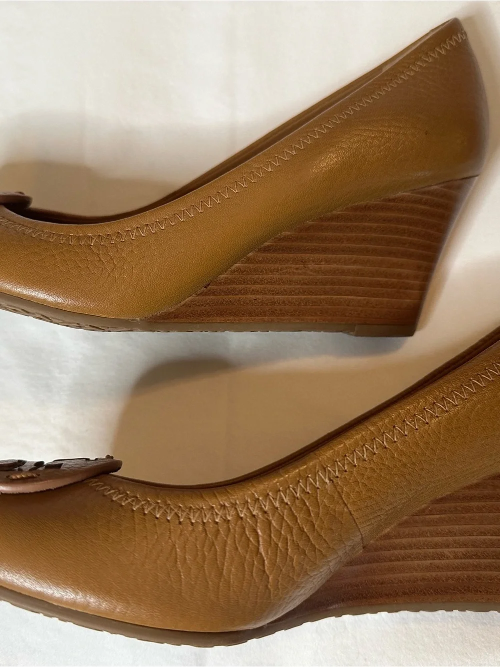 Tory Burch Sally 2 Peep Toe Wedge Pumps Tan Brown Leather Cognac Logo Size 7